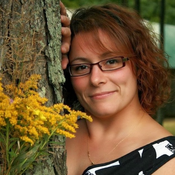 Meet your Posher, Caroline - Picture 1 of 1